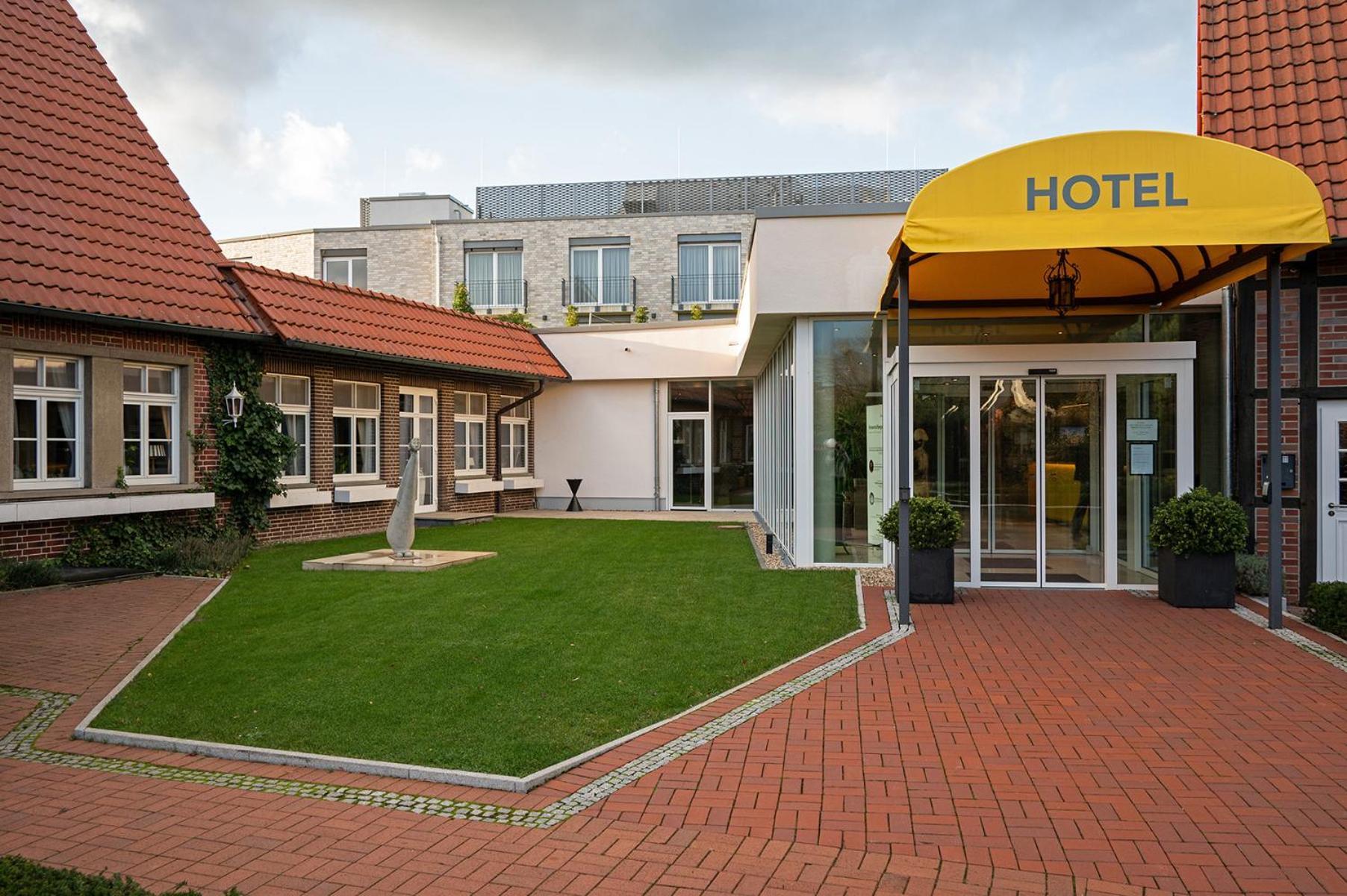 Naundrups Hof Hotel ลือดิงเฮาเซน ภายนอก รูปภาพ